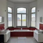 Herrenhaus Mit Pool-landschaft * Tönisvorst