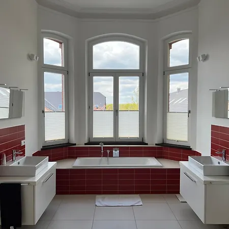 Herrenhaus Mit Pool-landschaft * Tönisvorst