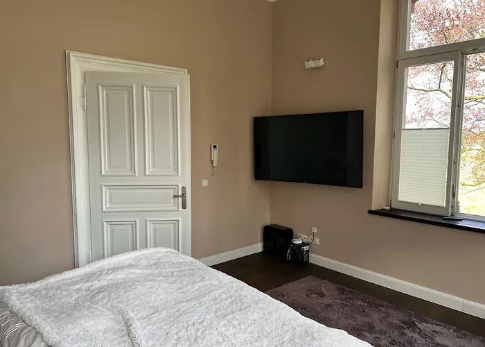 Herrenhaus Mit Pool-landschaft Villa *