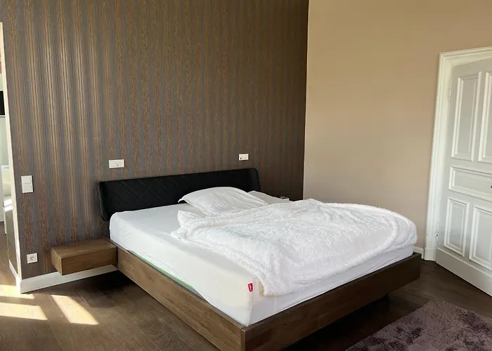 Herrenhaus Mit Pool-landschaft Villa *